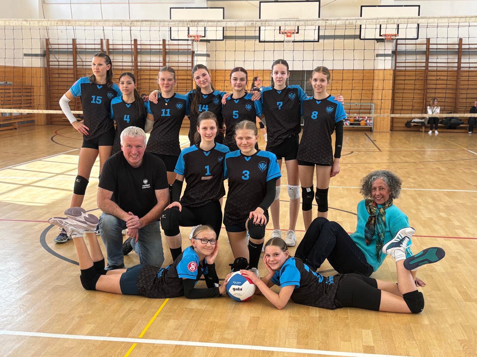 STŽ a Kadetky oddílu volejbalu T.J. SPV zakončily 6.4.2025 sezónu 2024-2025 -7.jpg