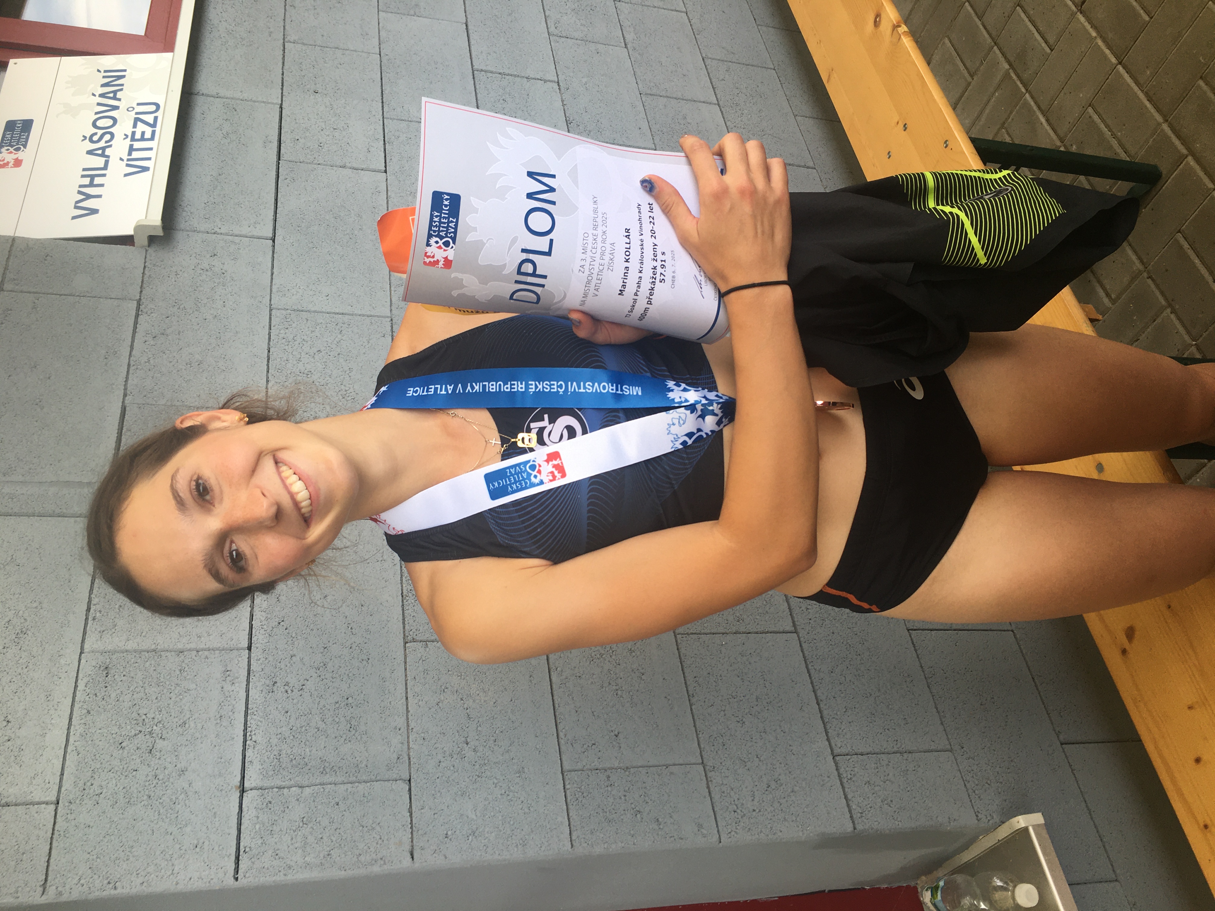 Atletka Marina Kollr z T.J. Sokol Praha Krlovsk Vinohrady zskala 3. msto na MR mu a en do 22 let na drze v atletice v Chebu 5.-6. 7. 2025.jpg