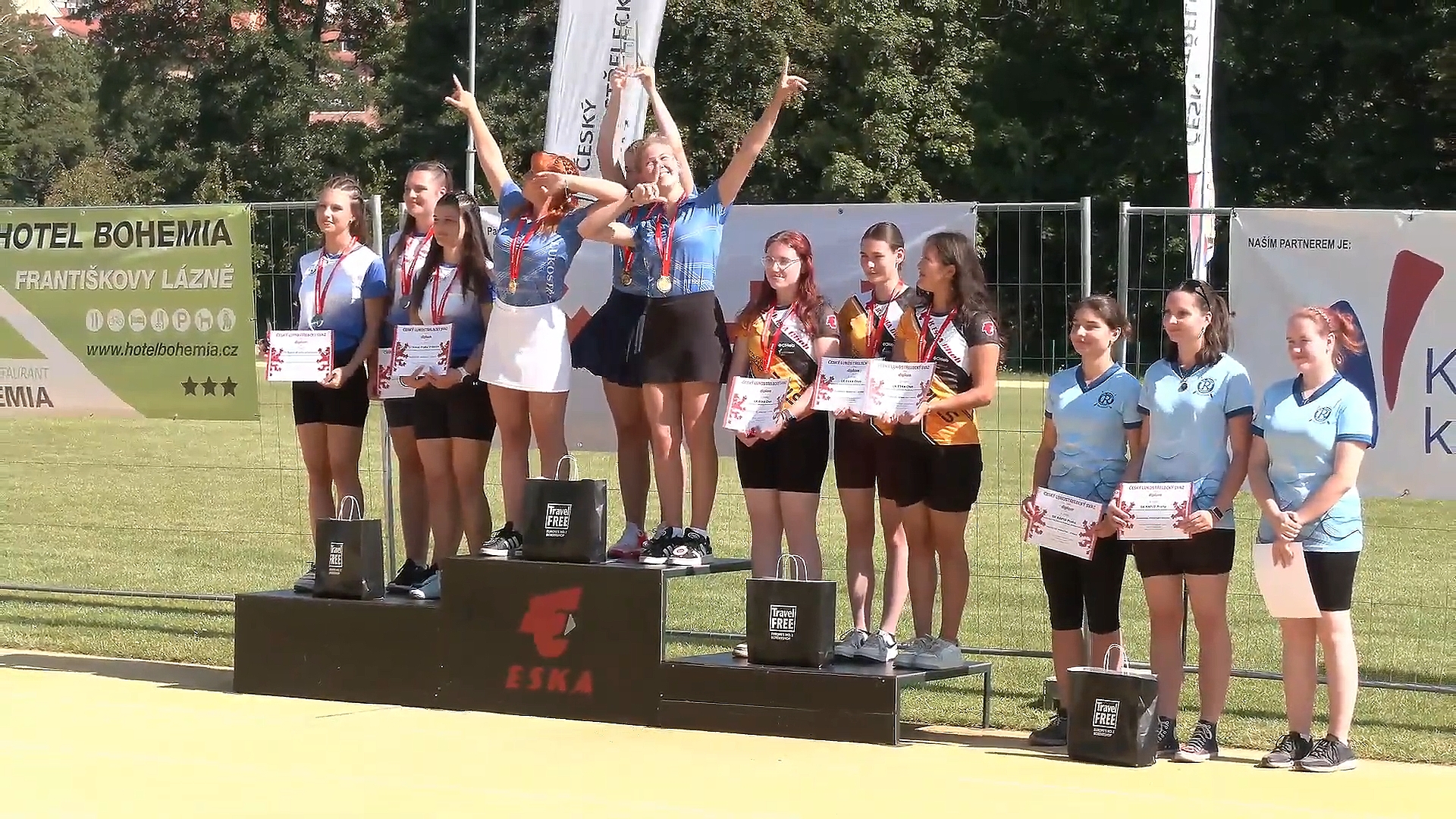 34. MR dorostu v terov lukostelb 8.-10.8.2025 -2. msto drustvo RU21W TJ Sokol Praha Vrovice ve sloen Marianna Hrukov, Emma Petkov a Kristna ezov.jpg