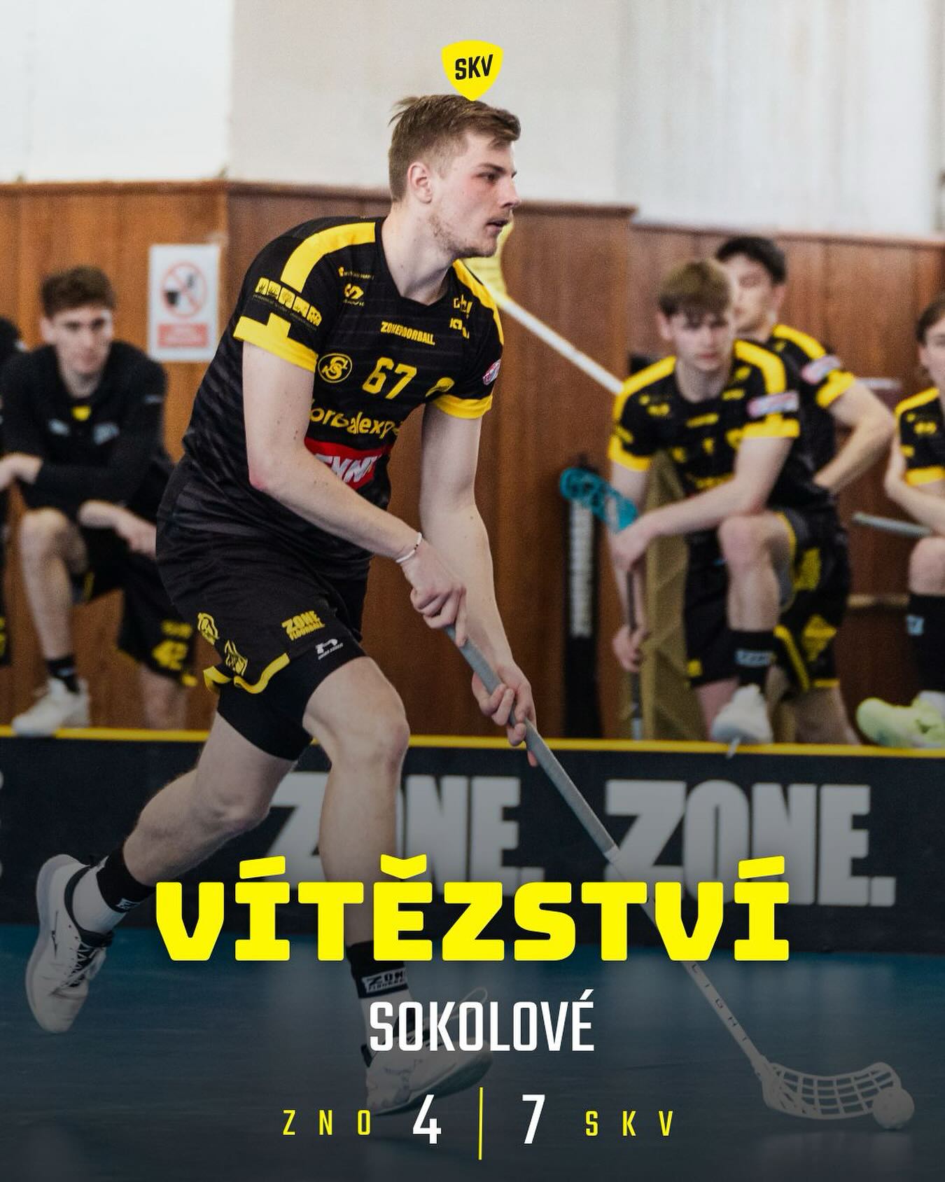 Sokolov florbalisti z SKV T.J. Sokol Praha Krlovsk Vinohrady vezou vhru ze Znojma 7-4. 17. 8. 2025.jpg