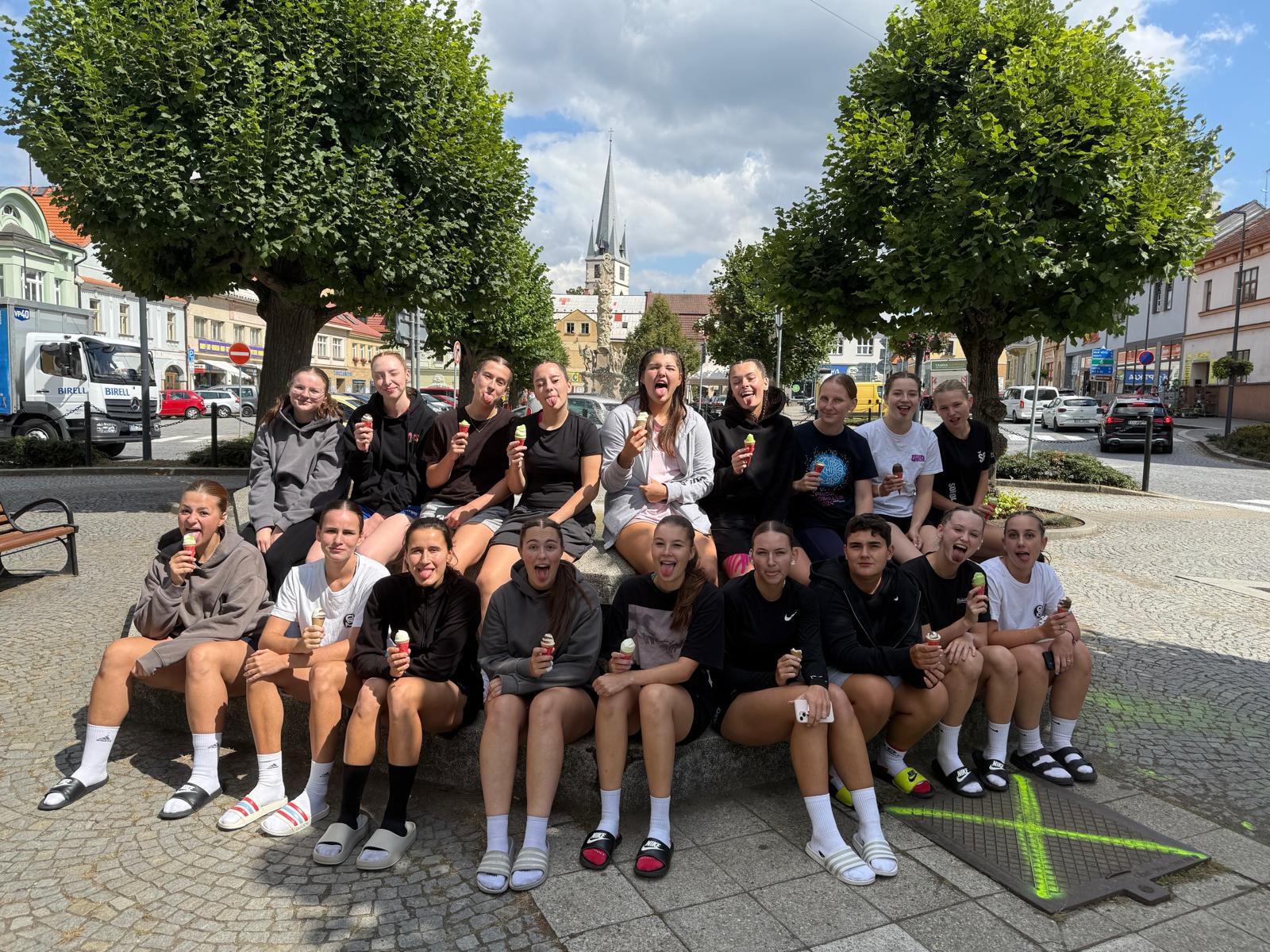 Soustedn hzenkek st. aek a dorostenek ze Sokola Praha Vrovice v Ledi n. Sz. v srpnu 2025 -14.jpg