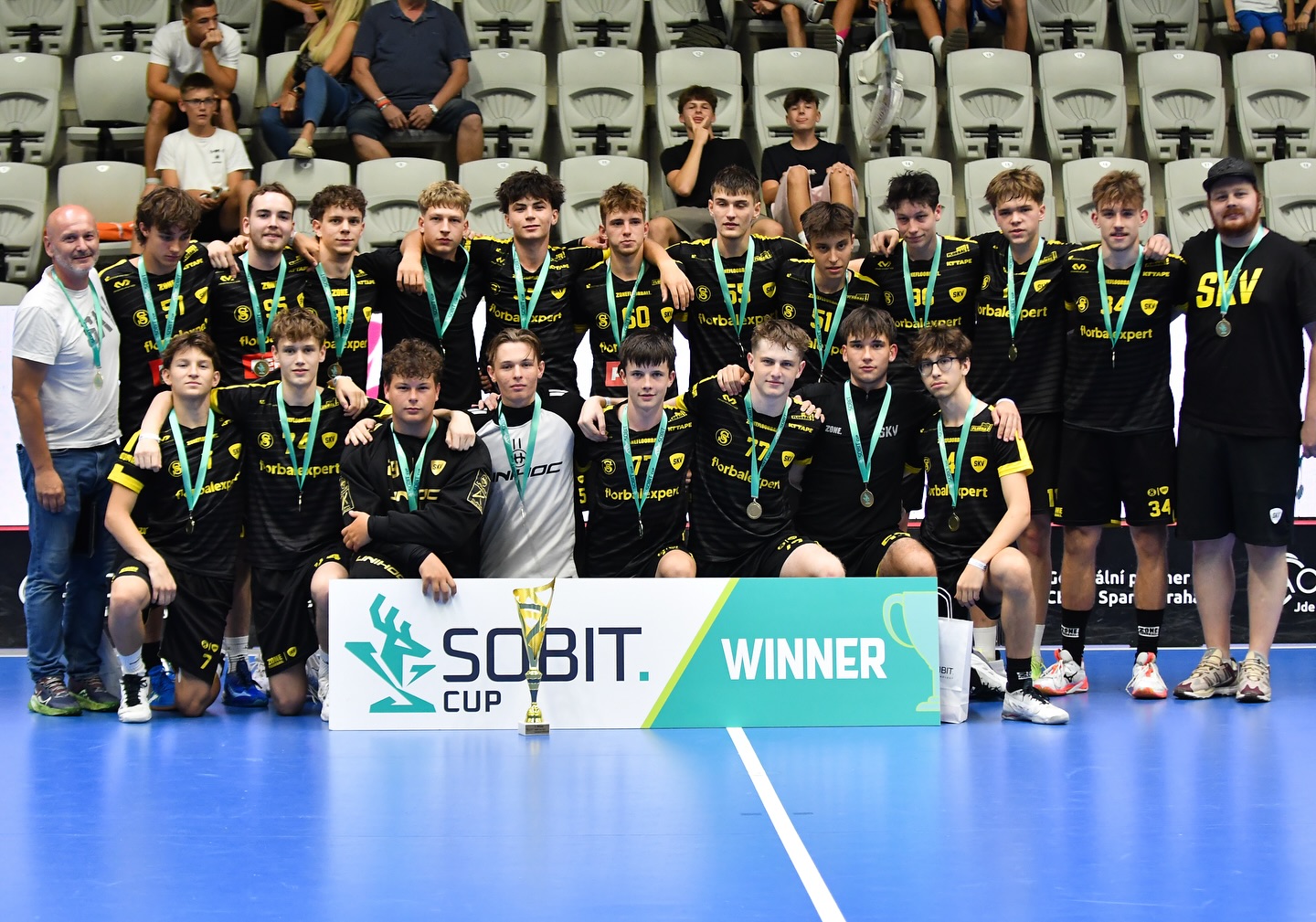 08 - Florbalisti U19 z florbalovho klubu SKV T.J. Sokol Praha krlovk Vinohrady zskali 1. msto na Sobit Cupu 2025.jpg