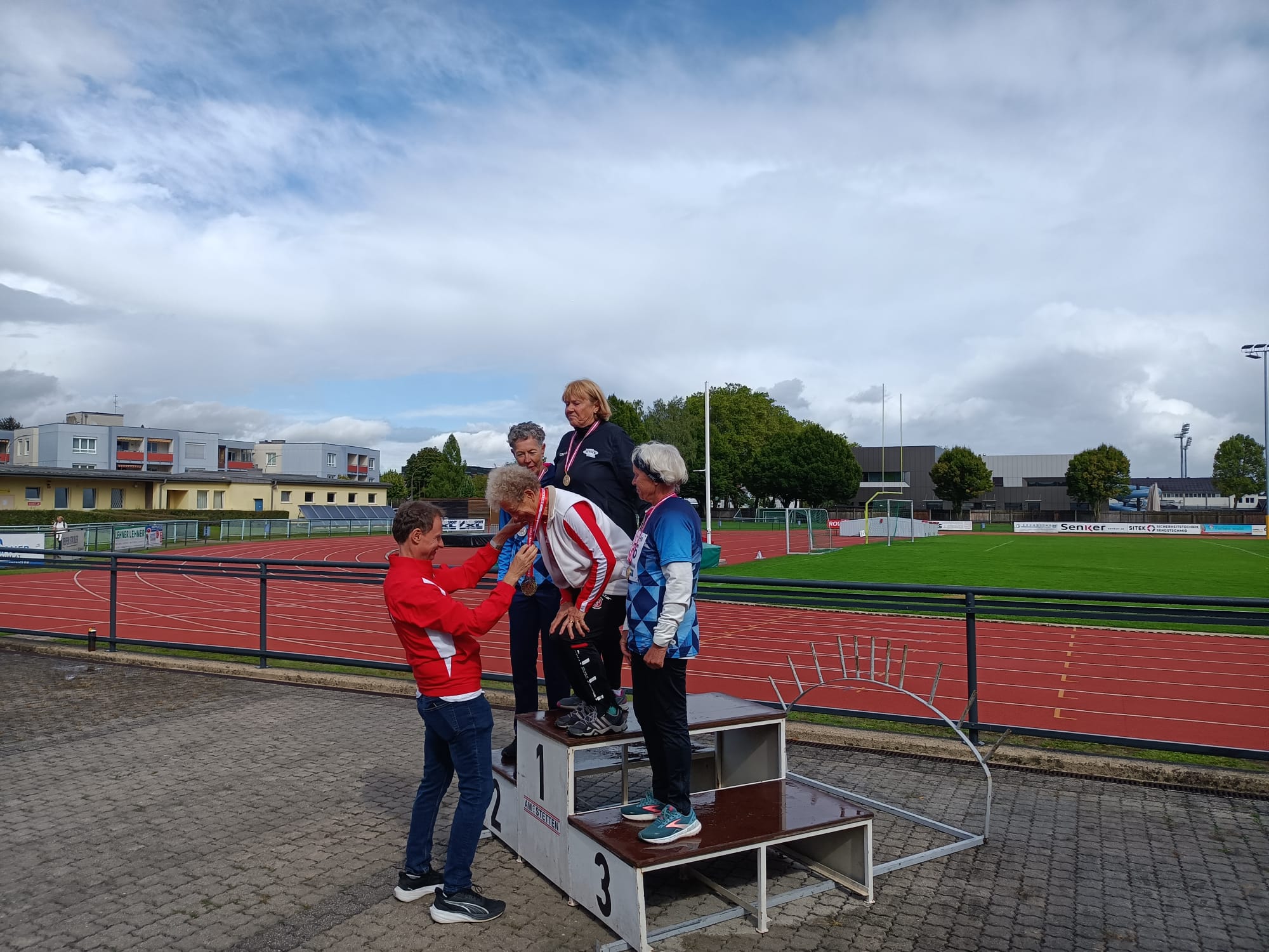 Mistrovstv Rakouska v atletice vetern na stadionech 2025 - medailov spch Vandy Srbov z T.J. Sokol Kbely 14.9.2025 -1.jpg