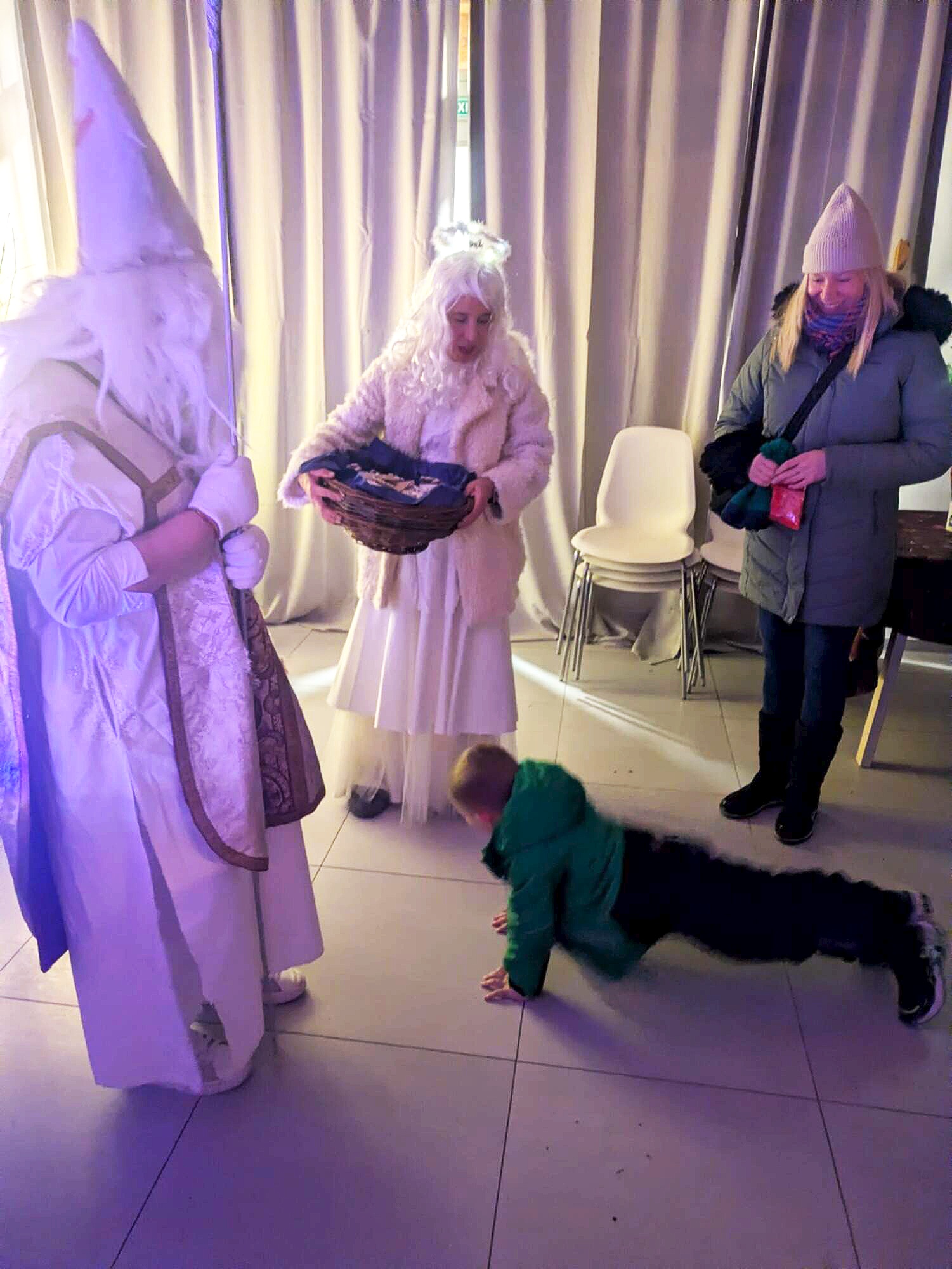 Adventn� putov�n� za Mikul�em v T.J. Sokol Satalice 4. 12. 2025 - 19.jpg